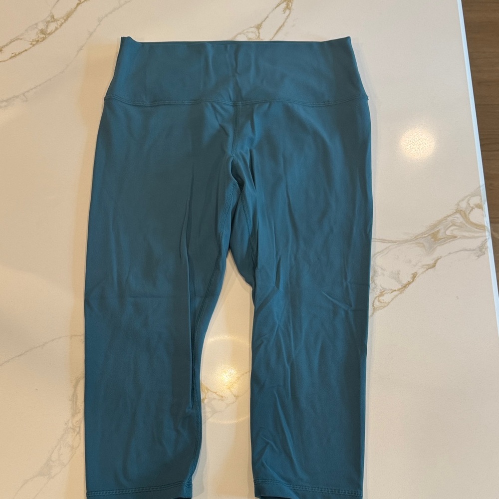 Athleta Transcend Capri Leggings